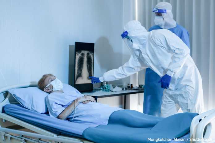 Українець загинув від коронавірусу, віддавши свій кисень синові: волонтерка звернулася до влади