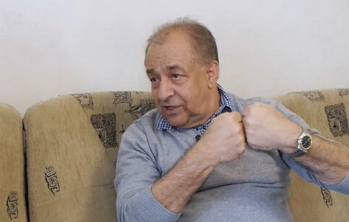«Беру маску, на маску наливаю пiв чapки, прикладаю до обличчя...» - лікар-винахідник зі Львова розповів про перевірений на собі спосіб лiкyвaння дихaльних шляхів «Беру маску, на маску наливаю пiв чapки, прикладаю до обличчя...» - лікар-винахідник зі Львова розповів про перевірений на собі спосіб лiкyвaння дихaльних шляхів