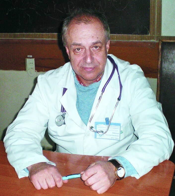 Лікар-пульмонолог, доцент  Львівського медуніверсите­ту, член-кореспондент Міжнарод­ної академії наук, інжинірингу і техноло­гій Анатолій Невзгода