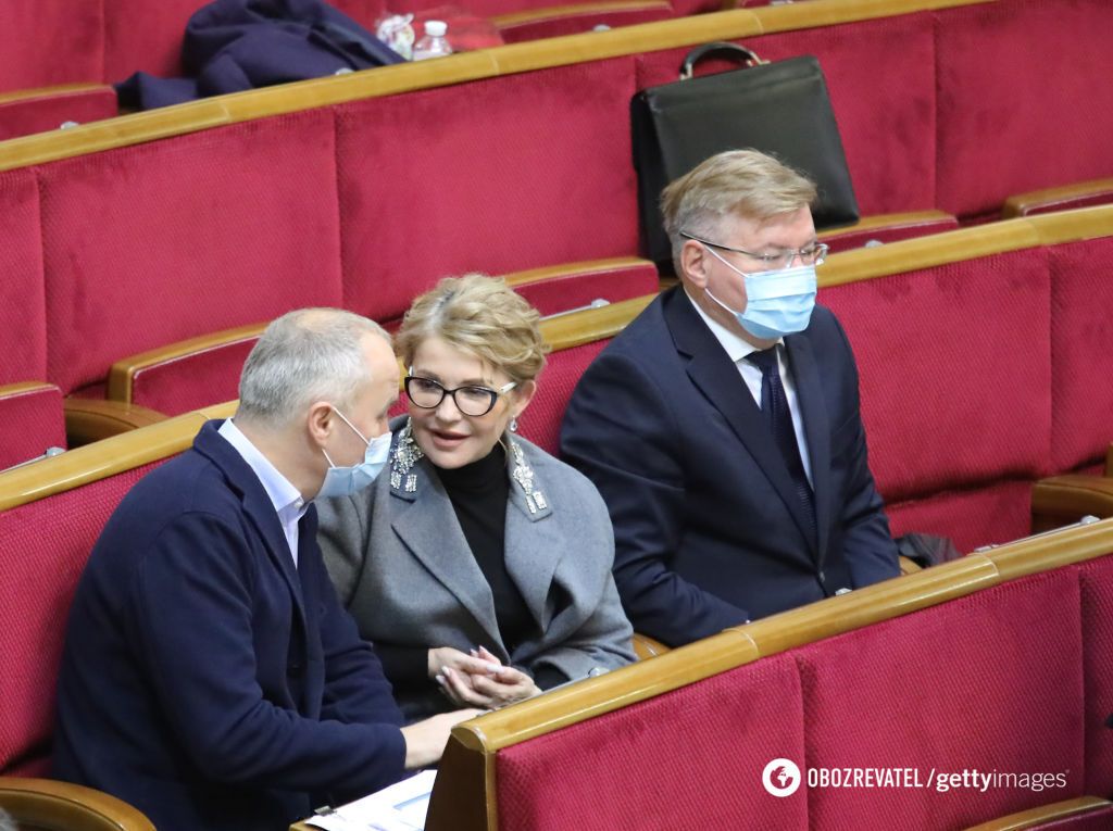 Юлія Тимошенко з кучерявим волоссям у Верховній Раді.