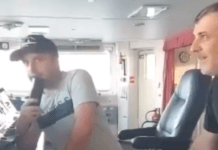 «Російський корабель, йди нах**, користуйтесь веслами»: грузинський буксир відмовив росіянам у паливі (відео)