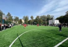 У пам’ять про загиблого на війні сина: на Львівщині батьки збудували спортивний майданчик