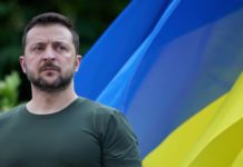 Довіра українців до Зеленського продовжує падати, але все ще висока − КМІС