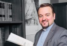 У ДТП загинув львівський диякон УКГЦ та викладач УКУ Роман Завійський