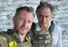 У бронежилетах: Жадан зустрівся з режисером Бернаром-Анрі Леві, який підтримує Україну