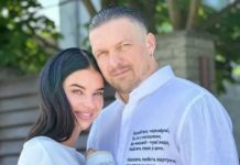 Отримав подарунки від наших хлопців: Усик вперше після бою за абсолют приїхав в Україну