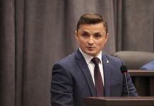 Львівський суд поновив посадовця, який вимагав 2,4 млн грн хабаря, на посаді голови Тернопільської облради