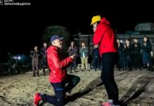 Місце сили: український рятувальник освідчився коханій на вершині гори Піп Іван