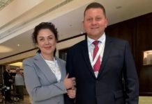 Валерій Залужний разом з дружиною показалися у Лондоні: рідкісне фото подружжя