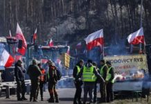 Уряд Польщі заявив, що пункти пропуску не є місцями для протестів