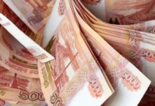 Інспекторка Львівської митниці задекларувала рублі та кімнату на росії