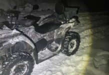 Батько та 8-річний син впали у річку на квадроциклі: дитина померла у кареті швидкої