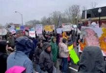 “Руки геть від демократії”: у США розпочалися масштабні протести проти Трампа і Маска