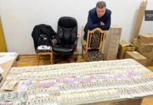 Затриманий на хабарі 800 тис. грн начальник освіти Яворова повернувся на роботу