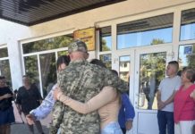 На Львівщині зустріли захисника Сергія Крощенка, який повернувся додому після ворожого полону