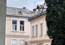 Львівська лікарня отримала штраф 170 тисяч гривень за пластикові вікна в історичній будівлі