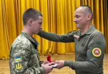Сину загиблої захисниці з Сокальщини вручили кулон-оберіг “Батьківське серце”