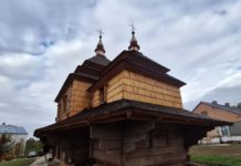 На Львівщині відреставрували стару деревʼяну церкву