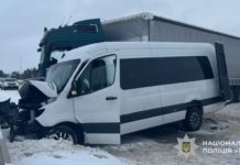 На Львівщині у смертельній ДТП загинула жінка, ще п’ятеро людей госпіталізовані
