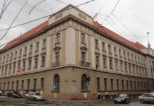 Прокуратура через суд хоче забрати в «Укрпошти» будівлю головної пошти у Львові