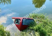 На Львівщині у річці знайшли авто зі загиблим водієм