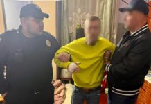 На Львівщині сталося жорстоке побиття: чоловік шматував знайомого битою та знімав це на телефон