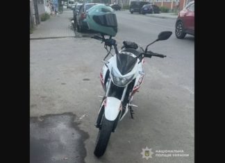 На Львівщині 15-річний мотоцикліст збив жінку
